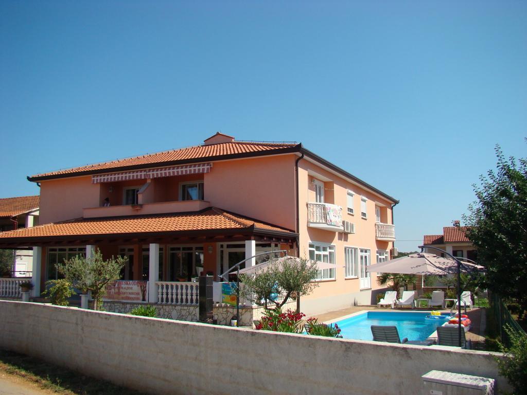 Apartments Kimm Πόρετς Εξωτερικό φωτογραφία